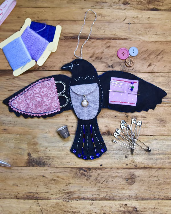 🎁 👩Premium Pick for Sewing Lovers -The Crow Sewing Pouch（The Best Gift for Mom）❤️🧵